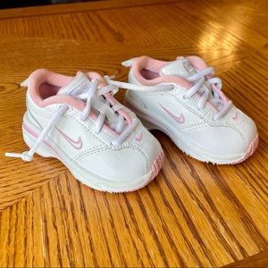 Cute baby girl Nike sneakers! Pink and white, Toddler size 3